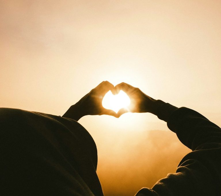 Hände als Herz als Zeichen der Unerstützung